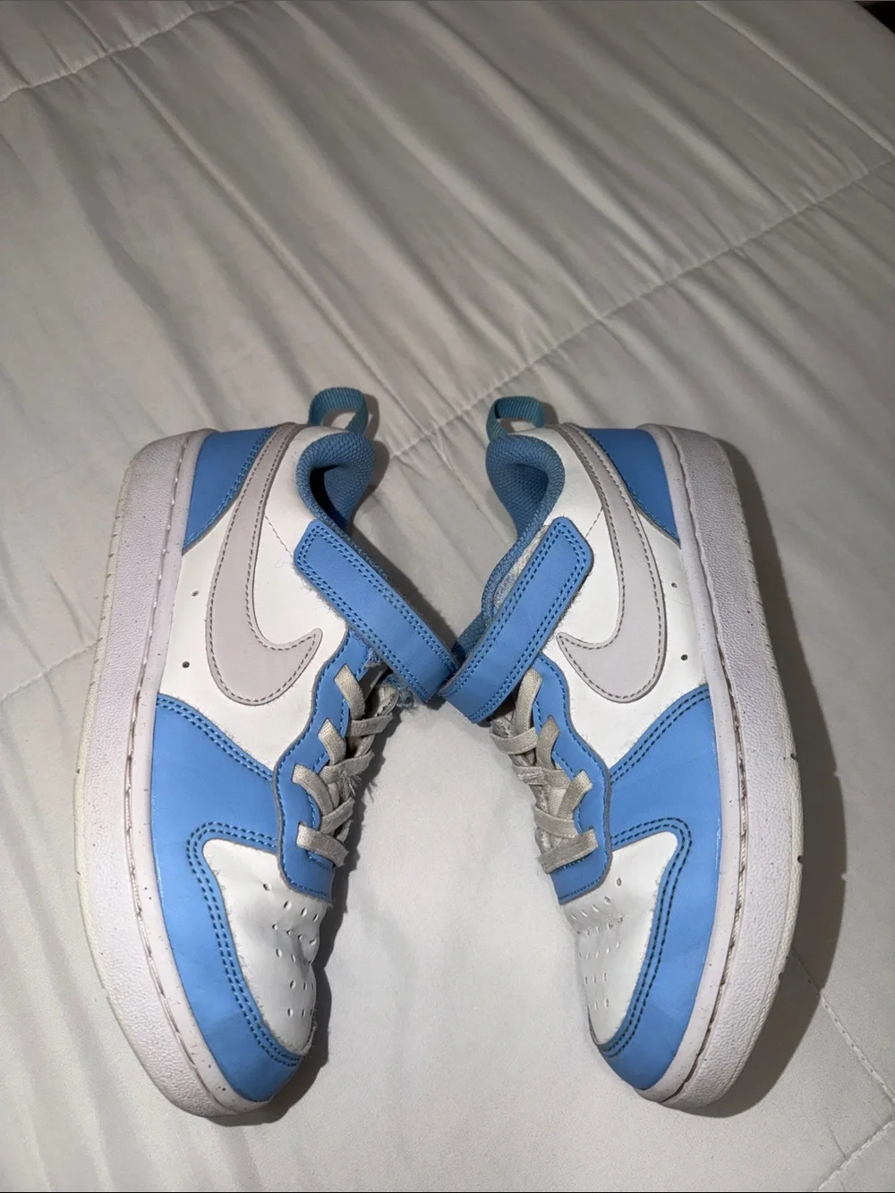 Nike Kids Blue and White Low-Top Sneakers with Hook-and-Loop Strap